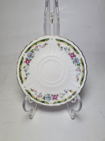 Белая фарфоровая чайная пара с цветочным рисунком и зеленым ободком, Китай, 1960-70гг.