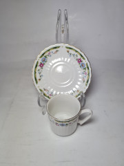 Белая фарфоровая чайная пара с цветочным рисунком и зеленым ободком, Китай, 1960-70гг.