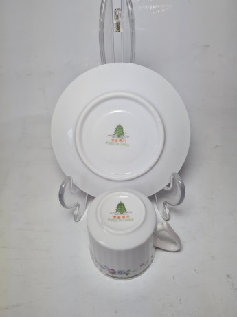 Белая фарфоровая чайная пара с цветочным рисунком и зеленым ободком, Китай, 1960-70гг.