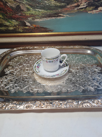 Белая фарфоровая чайная пара с цветочным рисунком и зеленым ободком, Китай, 1960-70гг.