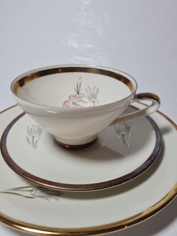 Seltmann Weiden Bavaria Чайное трио с фактурным узором и обильным цветочным рисунком, Германия, 1960-70гг.