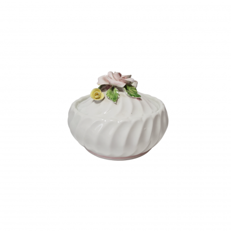 Шкатулка винтажная Bassano Italy, белый фарфор с декором в виде розовых роз, 11 x 9 см, Италия, 1960-70гг.