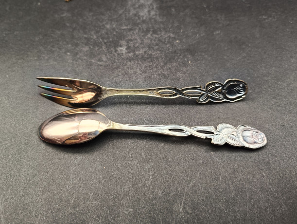 Набор столовый приборов "Роза Хильдесхайма", в заводской коробке, посеребр., вилка - 4 шт., ложка - 4 шт., Германия, 1960-70гг.