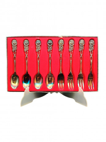 Набор столовый приборов "Роза Хильдесхайма", в заводской коробке, посеребр., вилка - 4 шт., ложка - 4 шт., Германия, 1960-70гг.