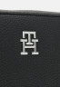Tommy Hilfiger EMBLEM CAMERA BAG Across body bag black СУМКА ДЛЯ КАМЕРЫ EMBLEM Сумка через плечо черный