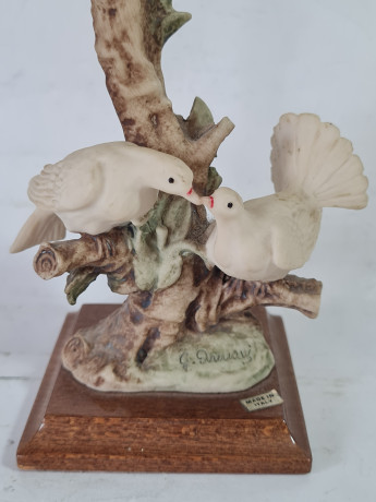 Композиция декоративная винтажная "3 белых голубя на дереве" Capodimonte, 19 x 9 см, Италия, 1950-60гг.