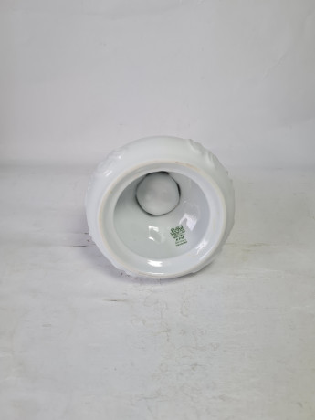 Ваза винтажная Royal KPM Bavaria, белая с золотистой каймой, фарфор, ручная работа, 9 см, Германия, 1970-80гг.