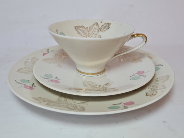 Z&Co Tirschenreuth Bavaria Фарфоровое чайное трио с разноцветным рисунком и позолоченным декором, Германия, 1960-70гг.