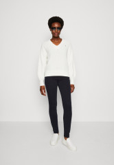 Tommy Hilfiger SWEATER  Jumper ecru СВИТЕРА Джемперы экрю