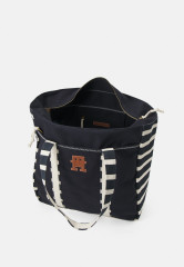 Tommy Hilfiger COASTAL PREP BRETON TOTE Tote bag breton stripe COASTAL PREP BRETON TOTE Сумка-тоут бретонская полоса
