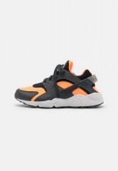 Nike Sportswear AIR HUARACHE CRATER PRM UNISEX Sneaker low anthracite/black/atomic orange/white/volt AIR HUARACHE CRATER PRM UNISEX Низкие кроссовки женские антрацитовый/черный/атомно-оранжевый/белый/вольтовый