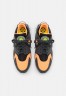 Nike Sportswear AIR HUARACHE CRATER PRM UNISEX Sneaker low anthracite/black/atomic orange/white/volt AIR HUARACHE CRATER PRM UNISEX Низкие кроссовки женские антрацитовый/черный/атомно-оранжевый/белый/вольтовый