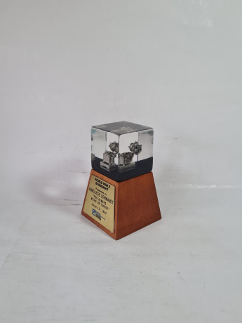 Композиция декоративная винтажная в стеклянном кубе "Вторая мировая война. Прицел", 8,5 x 8,5 x 14см, Германия, 1988г.