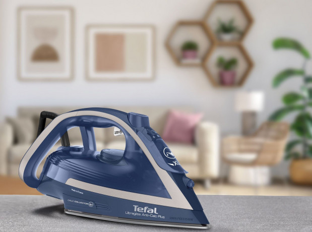 Tefal Tefal Dampfbugeleisen FV6830 Ultragliss Plus, 2800 W, Vertikaldampf, Anti-Kalk Паровой утюг Tefal FV6830 Ultragliss Plus, 2800 Вт, вертикальное отпаривание, защита от известкового налета