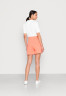 Tommy Hilfiger REGULAR SLUB TERRY Shorts coral blossom REGULAR SLUB TERRY Шорты коралловый цвет