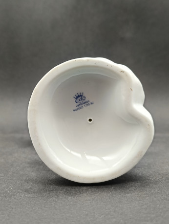 Статуэтка винтажная большая CDC "Девушка с гусем и корзинкой", стиль рококо, ручная работа, фарфор, 20 см, Шри-Ланка, 1970-80гг.