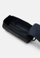 Tommy Hilfiger SKYLINE WASHBAG UNISEX Wash bag black SKYLINE WASHBAG UNISEX Сумка для стирки черный