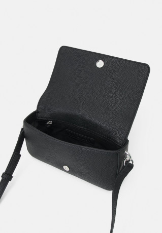 Tommy Hilfiger EMBLEM FLAP CROSSOVER Across body bag black EMBLEM FLAP CROSSOVER Сумка через плечо черный