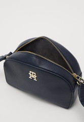 Tommy Hilfiger HALF MOON CAMERA BAG Across body bag space blue СУМКА ДЛЯ КАМЕРЫ HALF MOON Сумка через плечо космический синий