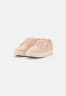 Tommy Hilfiger ELEVATED ESSENTIAL COURT  Trainers misty blush ПОВЫШЕННЫЙ ESSENTIAL COURT Кроссовки туманный румянец