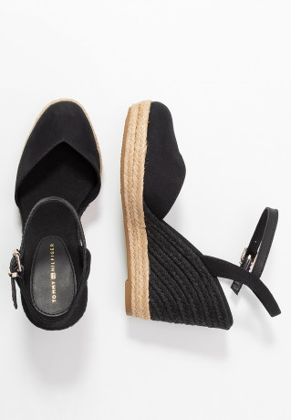 Tommy Hilfiger BASIC CLOSED TOE HIGH WEDGE High heeled sandals black BASIC CLOSED TOE HIGH WEDGE Босоножки на высоком каблуке черный