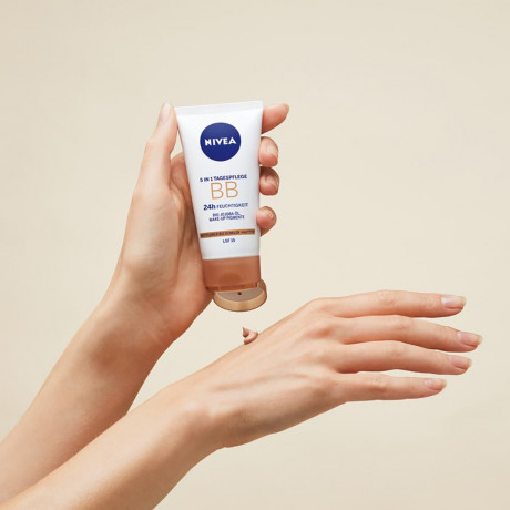 Nivea BB Cream 5 in 1 Blemish Balm bis dunkler Hauttyp  BB крем 5 в 1 Бальзам против несовершенств