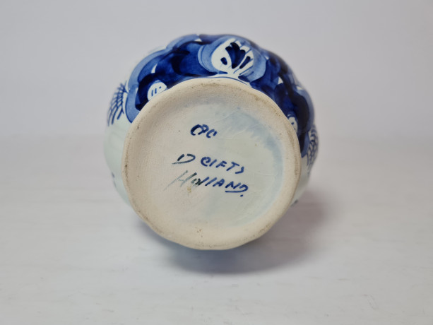 Delft Blau Винтажная ваза ручной росписи "Голубые цветы на белом", делфтский фарфор, Голландия, 8,5см х 13,5см, Голландия, 1960-70гг.