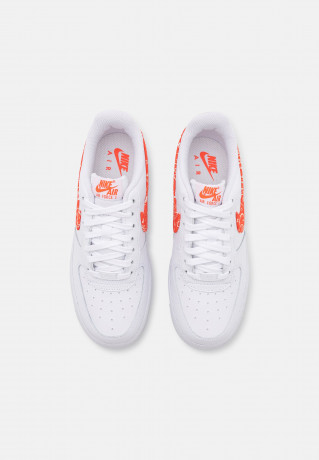 Nike Sportswear AIR FORCE 1 07 ESS SNKR Sneaker low white/rush orange AIR FORCE 1 07 ESS SNKR кроссовки женские низкие белый/оранжевый