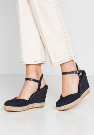 Tommy Hilfiger BASIC CLOSED TOE HIGH WEDGE High heeled sandals desert sky BASIC CLOSED TOE HIGH WEDGE Босоножки на высоком каблуке небо пустыни