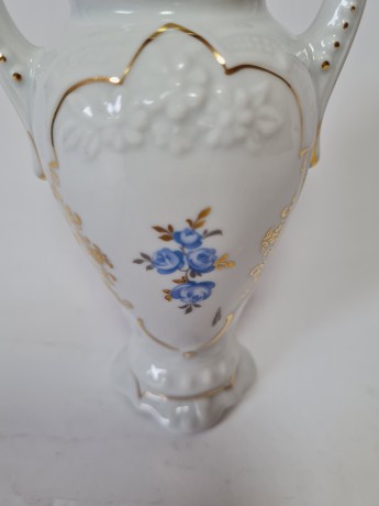 KARLOVARSKY Фарфоровая ваза с ручками "Нежные голубые цветы", 15см, Чехословакия, 1950-60гг.