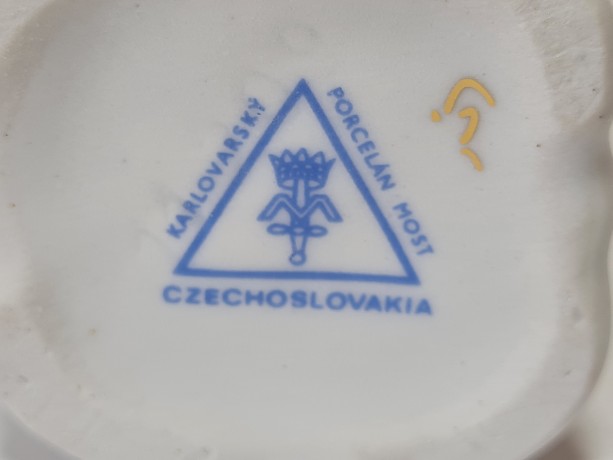 KARLOVARSKY Фарфоровая ваза с ручками "Нежные голубые цветы", 15см, Чехословакия, 1950-60гг.