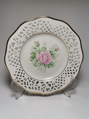 Schumann Arzberg Bavaria, Шуман Арцберг Бавария Винтажное блюдо с розой ручной росписи в центре и ажурным прорезанным ободком, 19см, Германия 1960г.