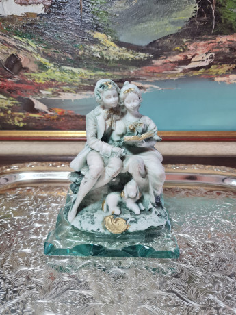 Статуэтка винтажная Arte Murano Linea "Влюбленная пара" на стеклянном основании, керамика/стекло, 11 х 14 см, Италия, 1960-70гг.