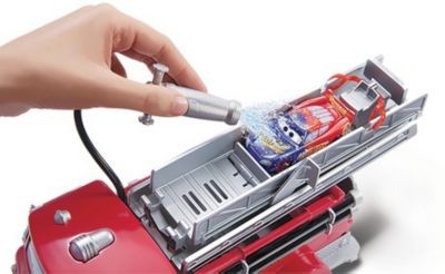 Mattel Disney Pixar Cars Farbwechsel Red Spielset und exklusives Lightning McQueen-Fahrzeug Красный игровой набор Disney Pixar Cars, меняющий цвет, и эксклюзивный автомобиль Lightning McQueen