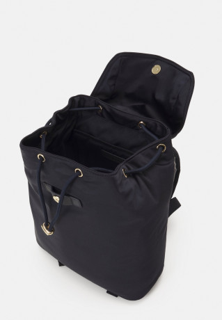 Tommy Hilfiger FLOW FLAP BACKPACK Rucksack space blue РЮКЗАК FLOW FLAP Рюкзак космический синий