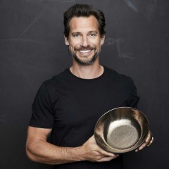 Bitz Bitz Gastro black / bronze Salatschussel d: 24 cm / h: 6,8 cm Салатник Bitz Gastro черный/бронза д: 24 см / в: 6,8 см