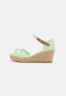 Tommy Hilfiger HIGH WEDGE  Platform sandals springlime HIGH WEDGE Сандалии на платформе весенняя известь
