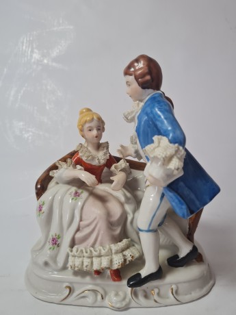 Фарфоровая статуэтка мужчины и женщины викторианской эпохи, 16см х 14см, Германия, 1970-80гг.
