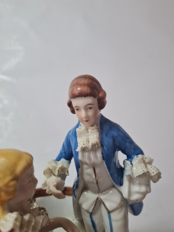 Фарфоровая статуэтка мужчины и женщины викторианской эпохи, 16см х 14см, Германия, 1970-80гг.