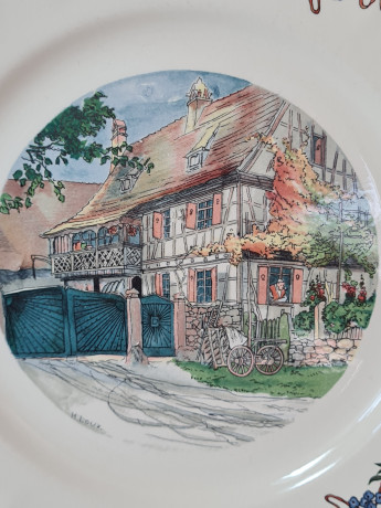 Набор тарелок винтажных Sarreguemines France, светло-бежевый фарфор с пейзажами и красочным цветочным декором, 10 штук х 25 x 3 см, Франция, 1960-70гг.