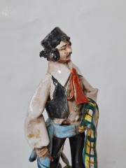 Статуэтка винтажная Termine Sciacca &quot;Мужчина в национальном костюме со скатертью в руке&quot;, фарфор, 28 см, Германия, 1960-70гг.