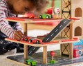 myToys ORIGINALS Parkgarage aus Holz inkl. Autos Деревянный гараж с машинами