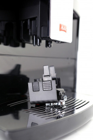 Melitta Melitta Kaffeevollautomat Barista TS Smart F850-102, schwarz, 21 Kaffeerezepte 8 Benutzerprofile, 2-Kammer Bohnenbehalter Полностью автоматическая кофемашина Melitta Barista TS Smart F850-102, черный, 21 рецепт кофе, 8 пользовательских профилей,