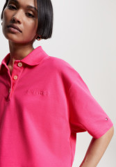 Tommy Hilfiger MODERN RELAXED HALF SLEEVE Polo shirt bright cerise pink MODERN RELAXED HALF SLEEVE Рубашка поло ярко-вишнево-розовый