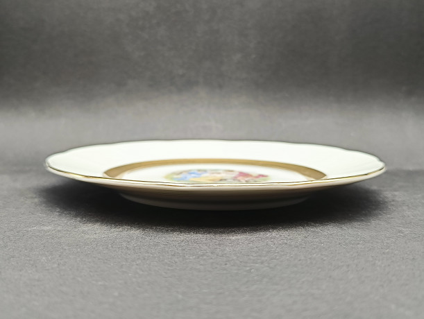 Тарелки сервировочные винтажные TK Thun Czechoslovakia "Три грации / Мадонна", с позолотой, 2 шт., фарфор, 17.5 см, Чехословакия, 1970-80гг.