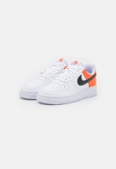 Nike Sportswear AIR FORCE 1 07 ESS SNKR Sneaker low white/black/brilliant orange AIR FORCE 1 07 ESS SNKR кроссовки женские низкие белый/черный/ярко-оранжевый