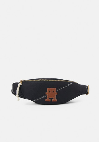 Tommy Hilfiger COASTAL PREP CROSSBODY UNISEX Bum bag carbon navy COASTAL PREP CROSSBODY UNISEX Сумка на пояс углеродный флот