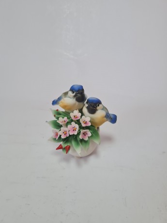 Статуэтка винтажная миниатюрная Capodimonte "Две птички на цветах", фарфор, 9 см, Италия, 1960-70гг.