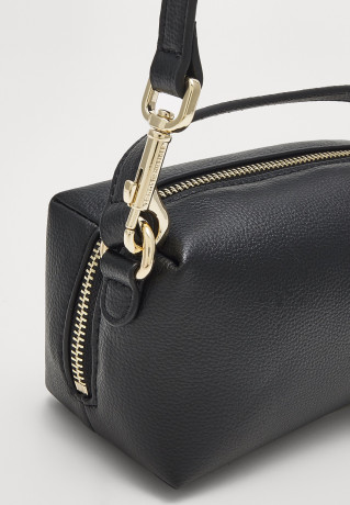 Tommy Hilfiger CASUAL CROSSOVER Across body bag black CASUAL CROSSOVER Сумка через плечо черный