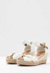Tommy Hilfiger BASIC OPENED TOE MID WEDGE Espadrilles ivory БАЗОВАЯ СТАТЬЯ С ОТКРЫТЫМ НОСКОМ Эспадрильи слоновая кость
